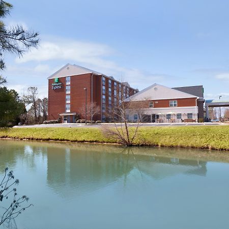 Holiday Inn Express Williamsburg North By Ihg Norge Esterno foto