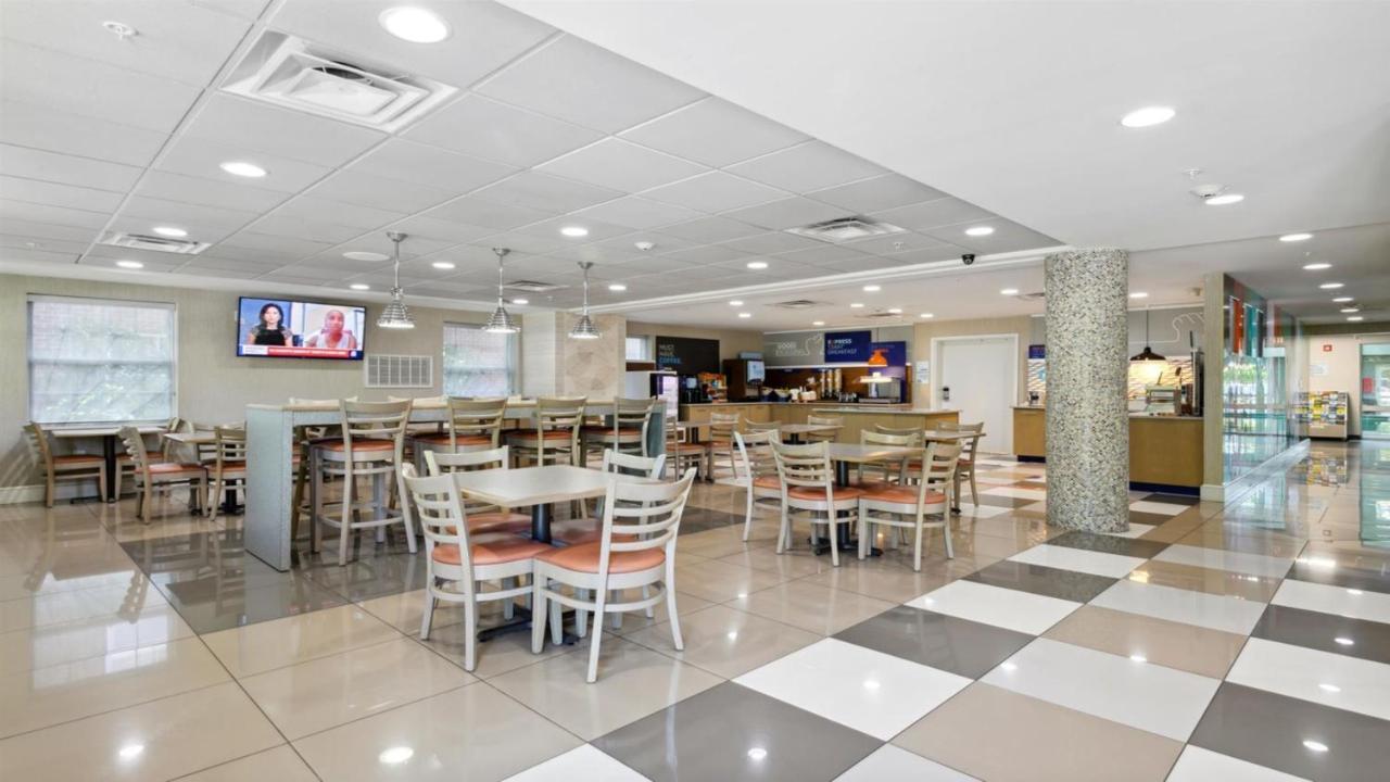 Holiday Inn Express Williamsburg North By Ihg Norge Esterno foto
