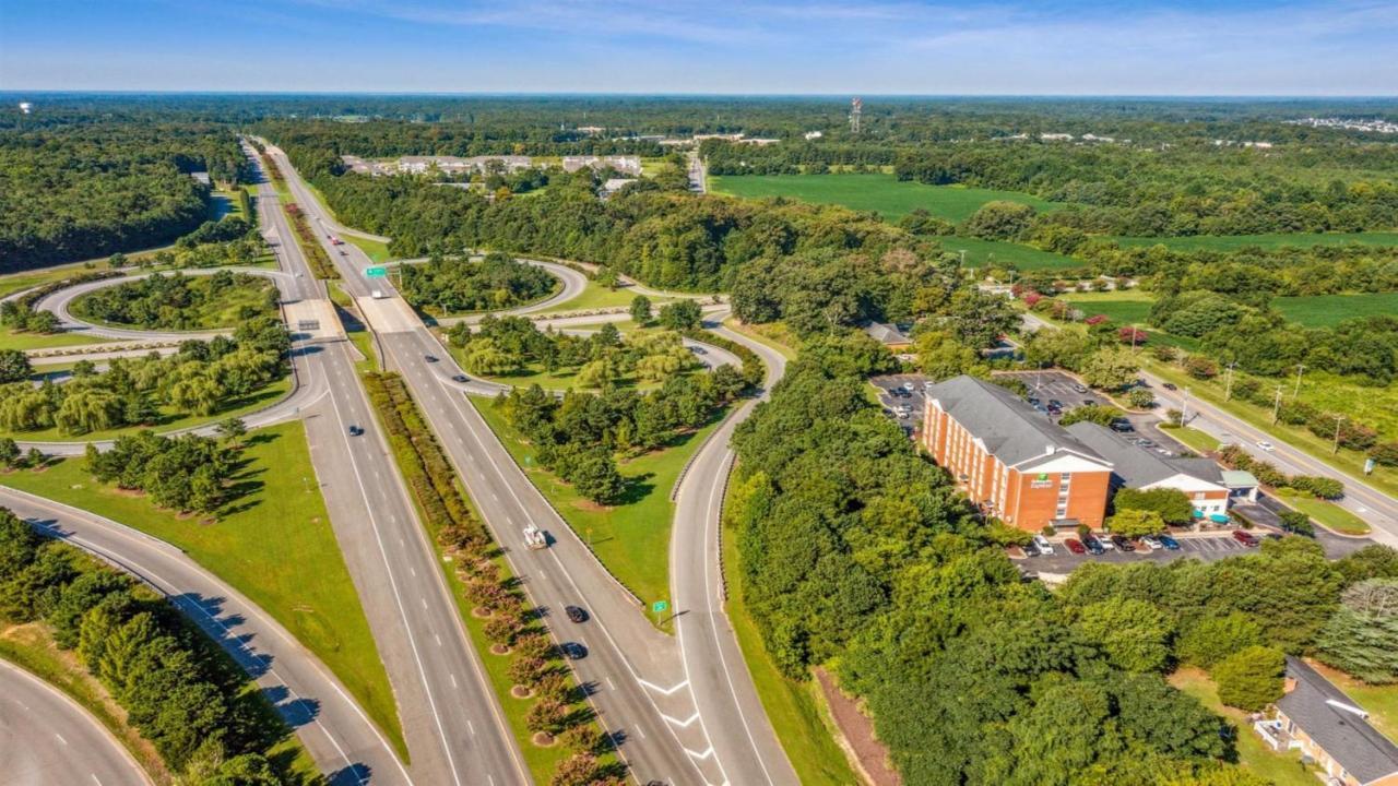 Holiday Inn Express Williamsburg North By Ihg Norge Esterno foto