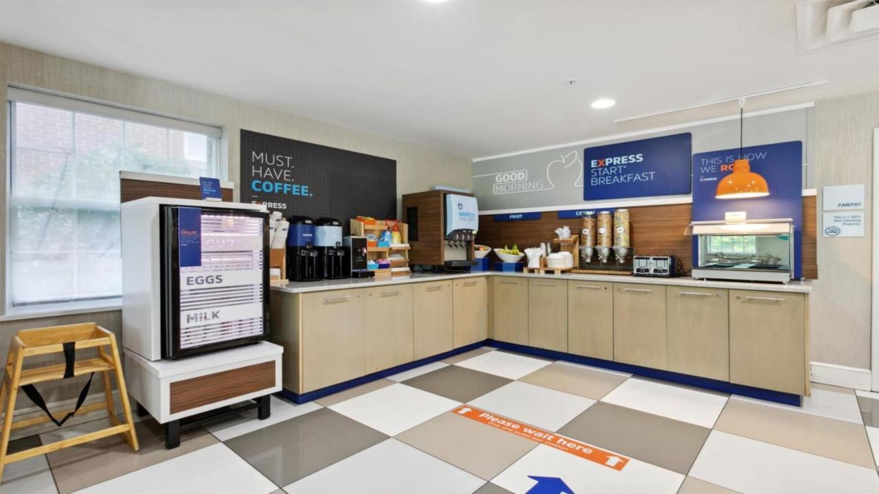 Holiday Inn Express Williamsburg North By Ihg Norge Esterno foto