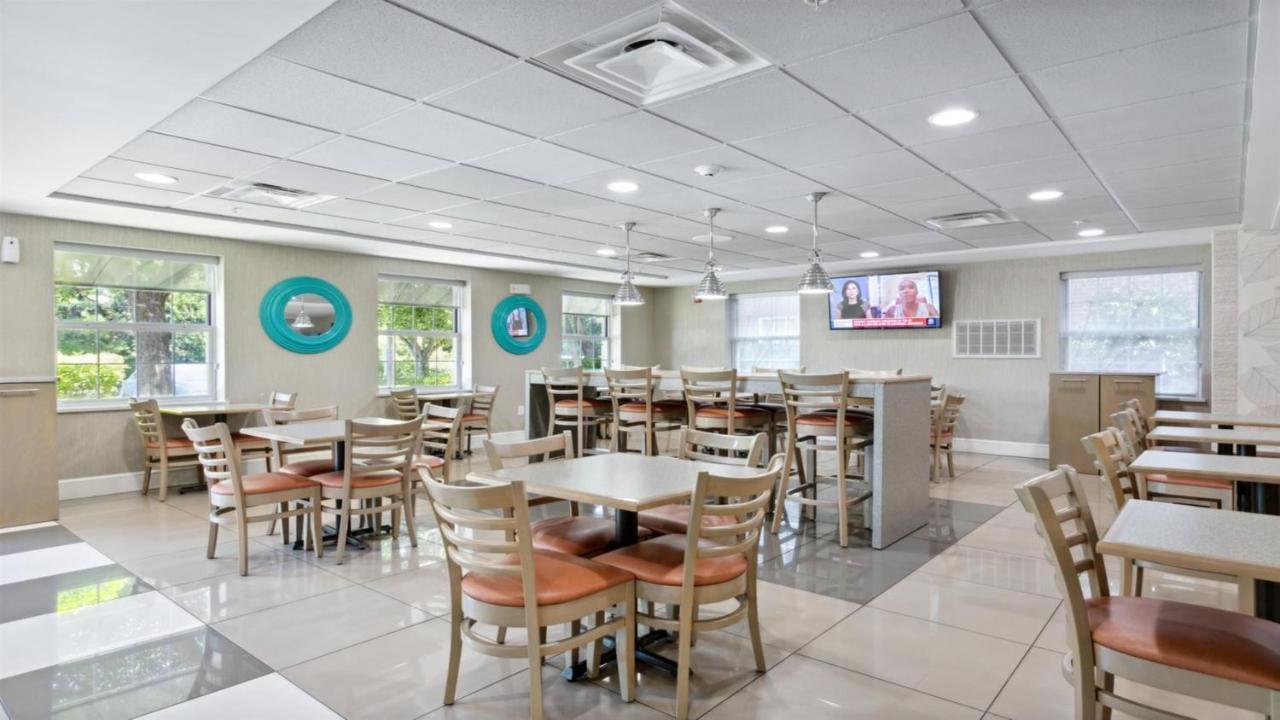 Holiday Inn Express Williamsburg North By Ihg Norge Esterno foto