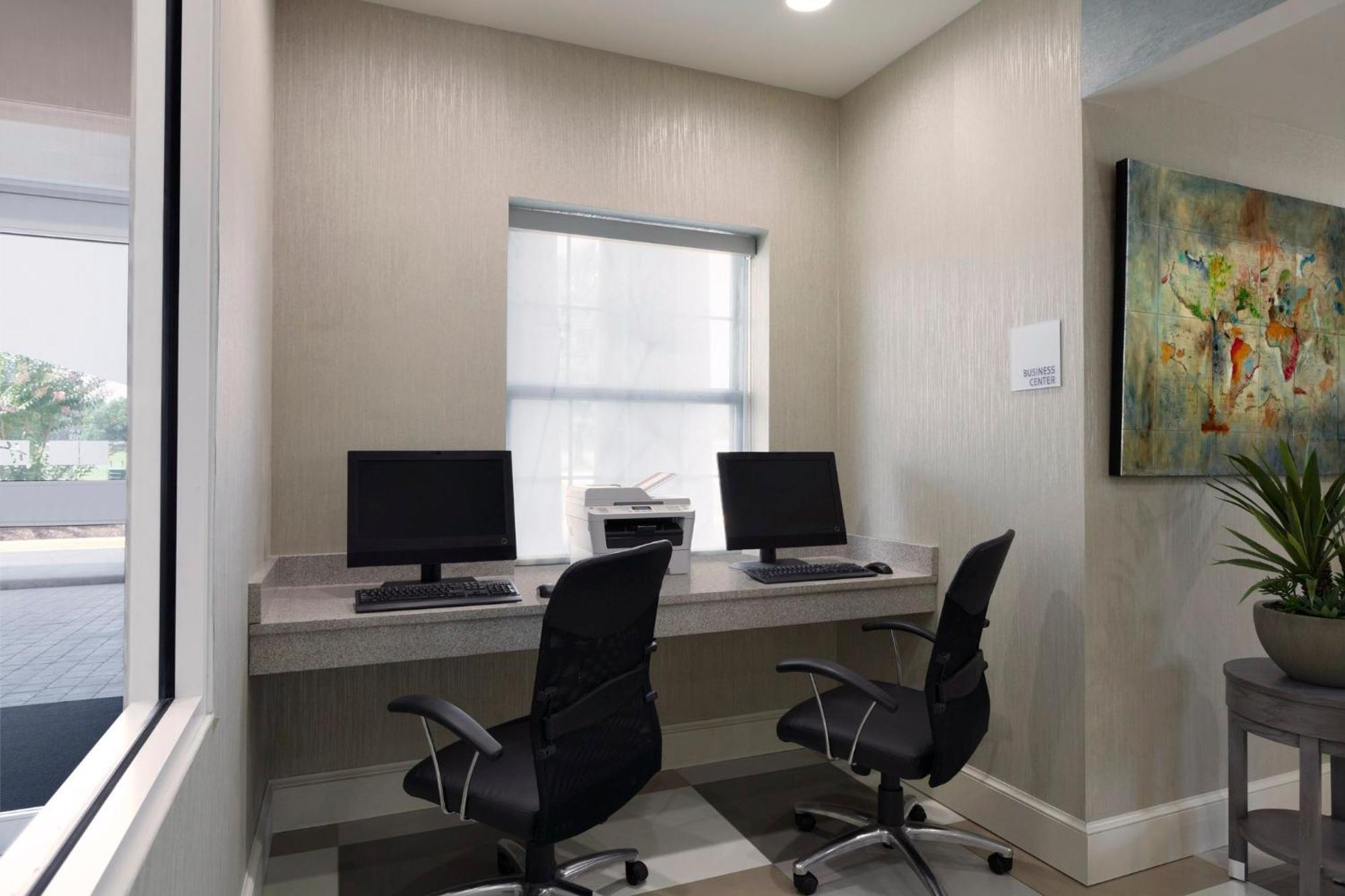 Holiday Inn Express Williamsburg North By Ihg Norge Esterno foto